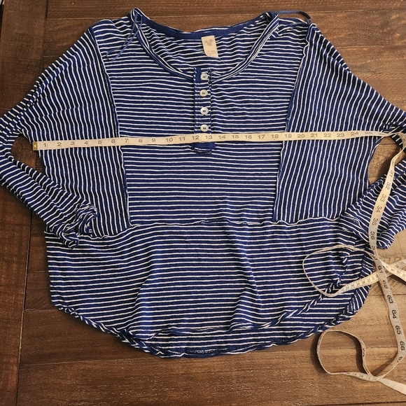 We The Free Oversized Striped Blue Long Sleeve Top Sz XS - Picture 5 of 6